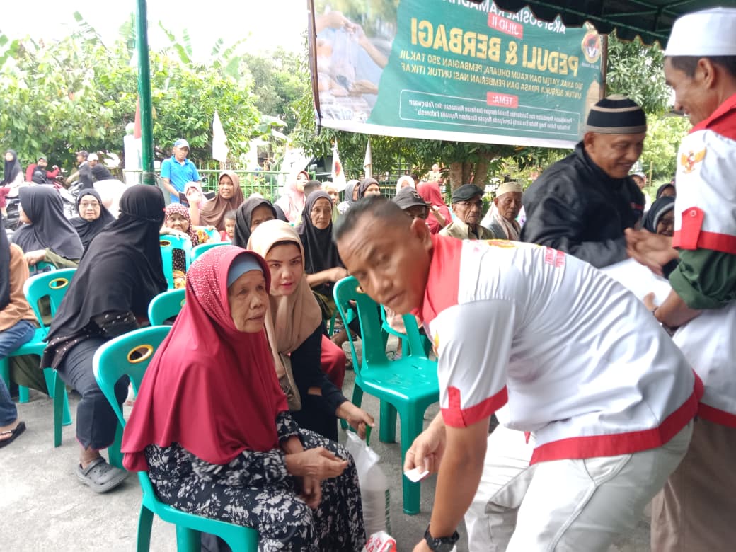 PMPRI Asahan Bagikan 100 Sak Beras Pada Kaum Dhuafa