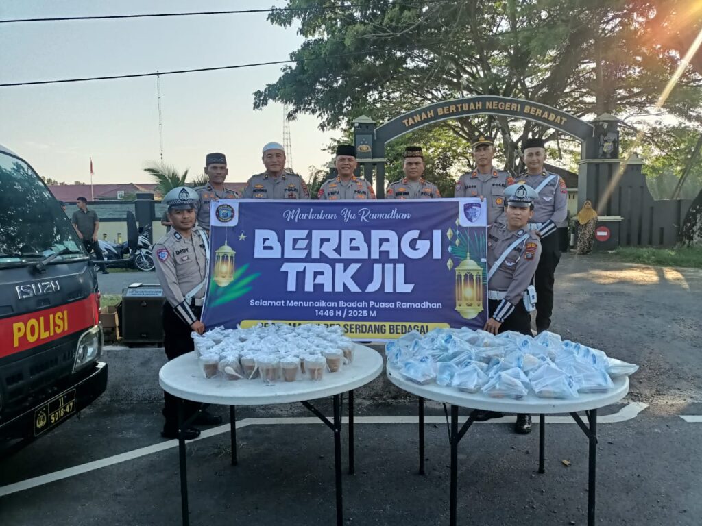 Dipimpin AKBP Jhon Sitepu, Polres Sergai Berbagi Takjil kepada Masyarakat
