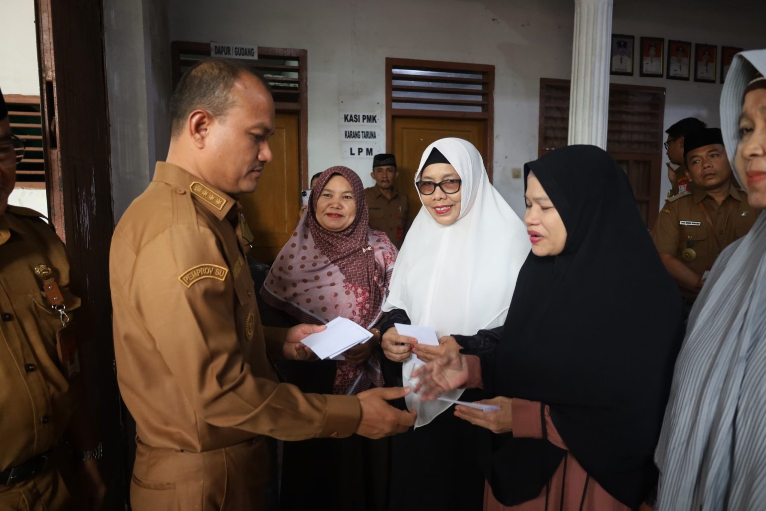 Pemko Tanjungbalai Salurkan 1.891 Bantuan Sosial untuk Guru Ngaji, Guru Agama dan Petugas Pemakaman