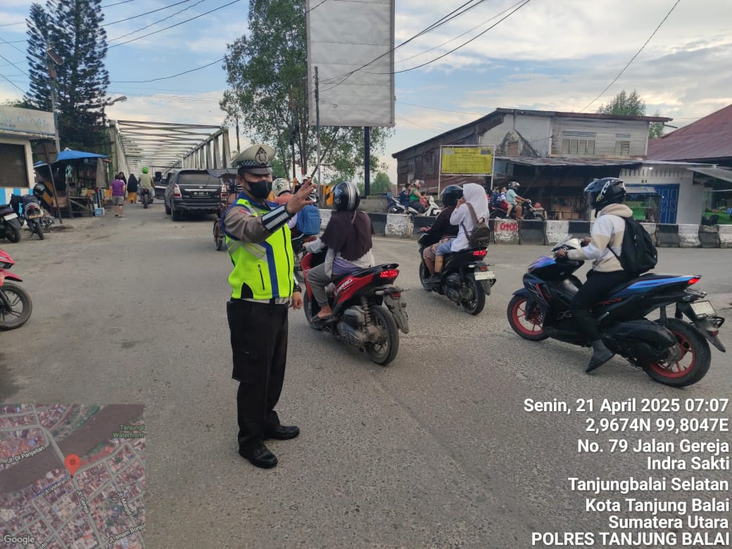 Cegah Kemacetan Lalin Pagi, Polres Tanjung Balai Laksanakan Strong Point di Setiap Persimpangan Jalan