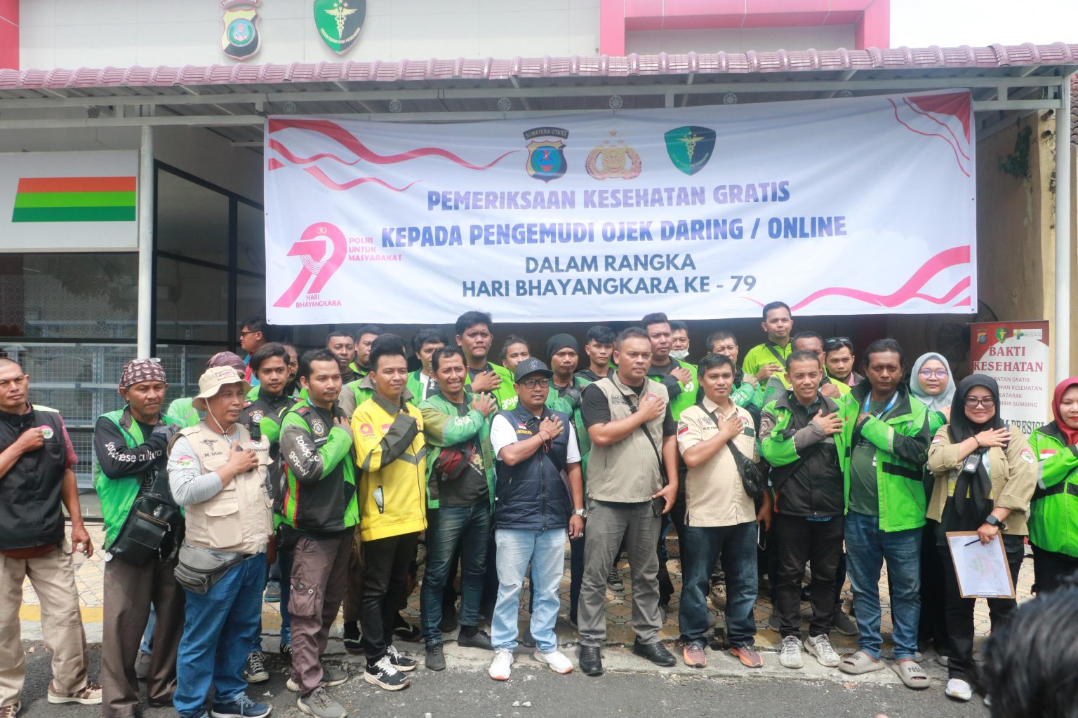 Ratusan Pengemudi Ojol Ikuti Pemeriksaan Kesehatan Gratis di RS Bhayangkara Medan