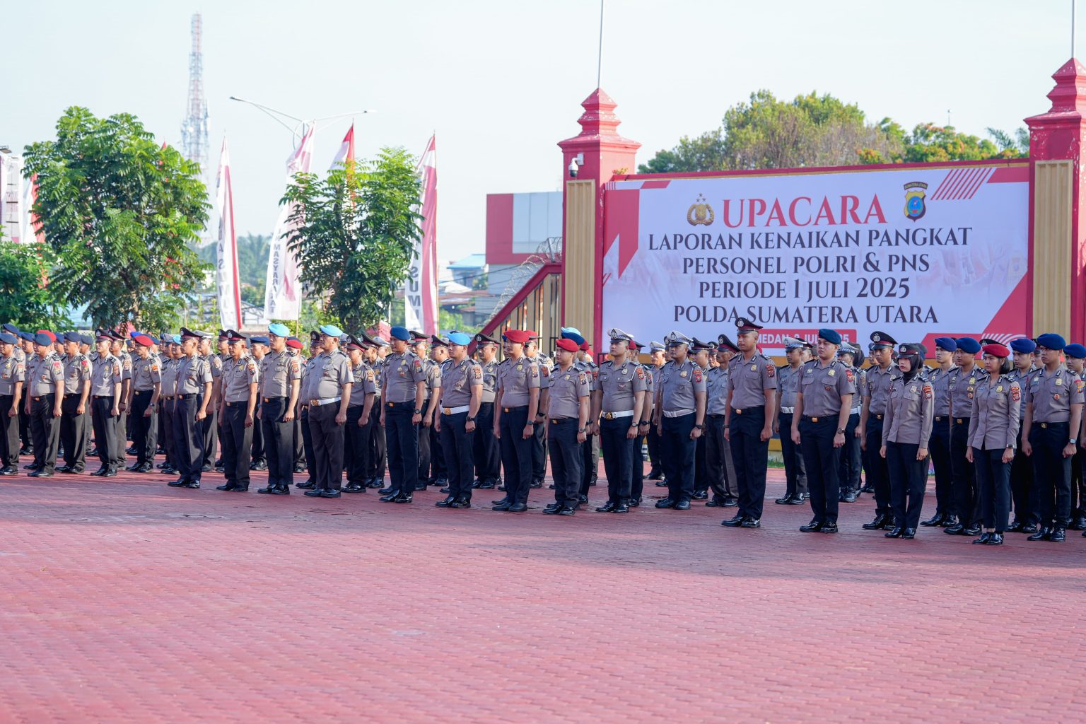 Kapolda Sumut Irjen Whisnu Pimpin Upacara Kenaikan Pangkat 1.430 Personel